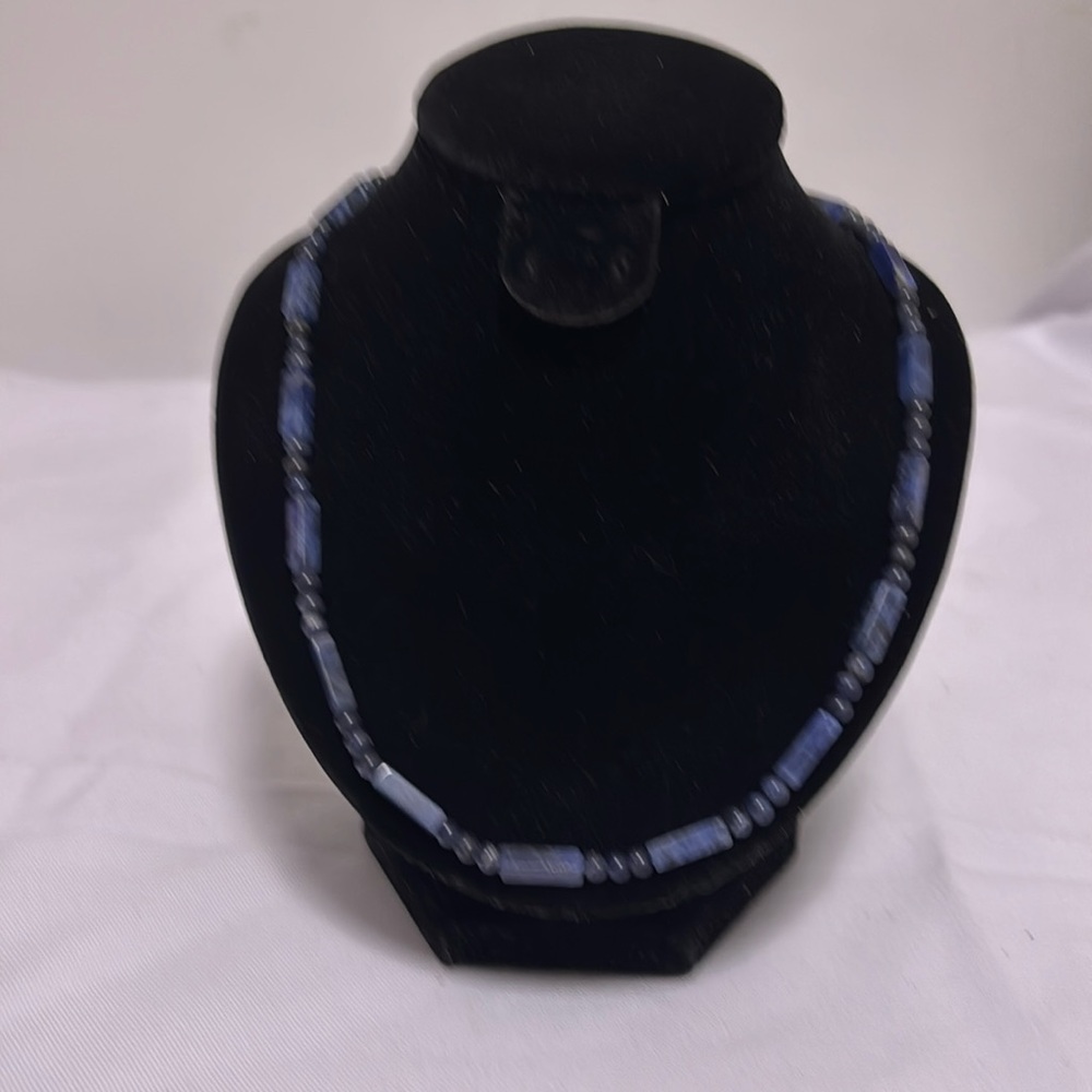 Necklace
Condition: good
Used